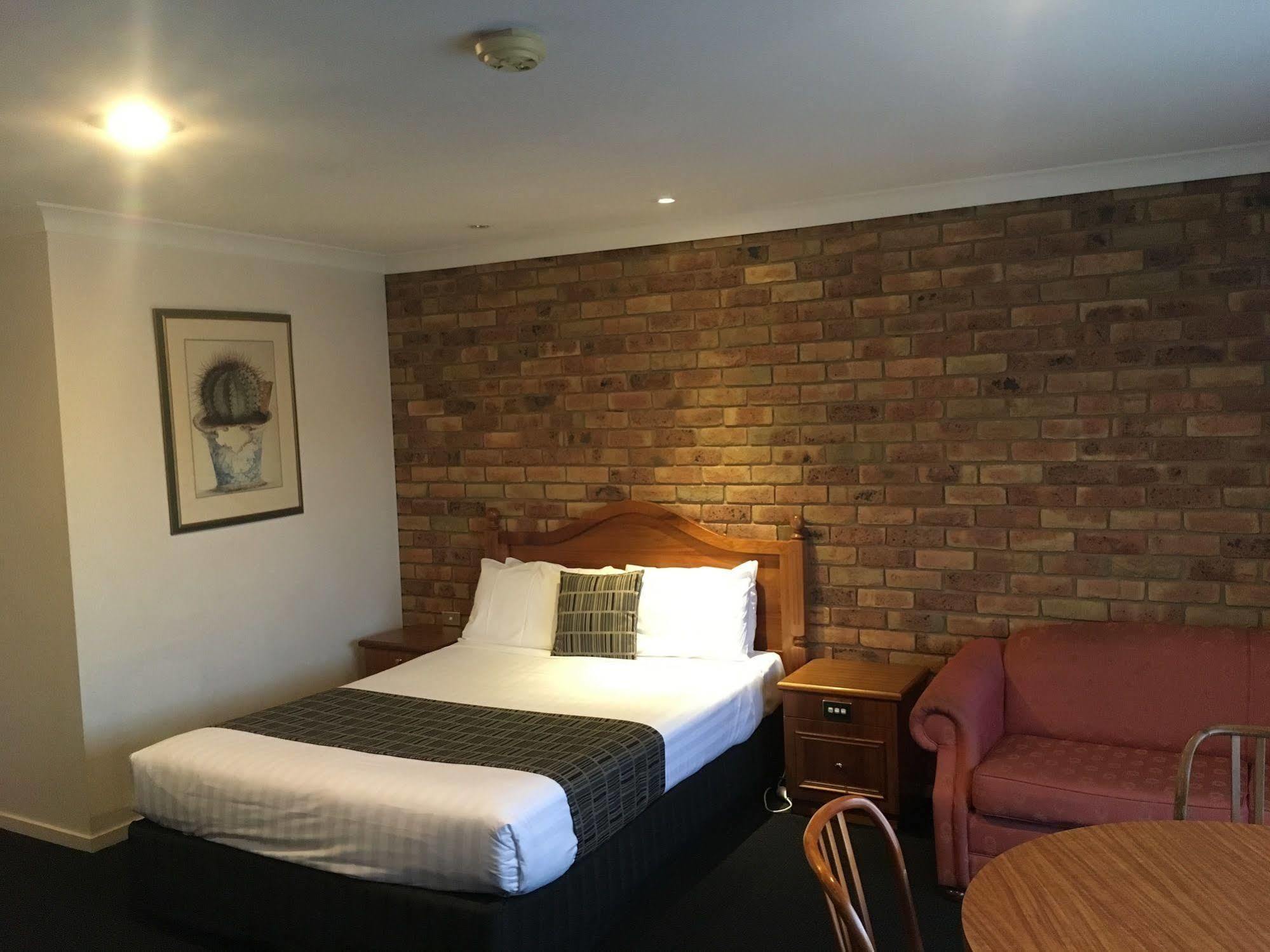 Best Western Ambassador Motor Inn & Apartments Wagga Wagga Exterior photo